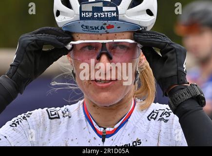 Karla Stepanova, de République tchèque, est vue lors de la course de marathon de ski de fond de l'ÉLITE féminine lors de la coupe du monde de vélo de montagne UCI, sur 13 mai 2023, à Nove Mesto na Morave, République tchèque. (CTK photo/Lubos Pavlicek) Banque D'Images