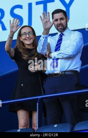 Sharon Brittan, propriétaire du Bolton Wanderers football Club, et Neil Hart, PDG lors du match de jeu de Sky Bet League 1 Bolton Wanderers vs Barnsley au stade de l'Université de Bolton, Bolton, Royaume-Uni, 13th mai 2023 (photo de Craig Anthony/News Images) Banque D'Images