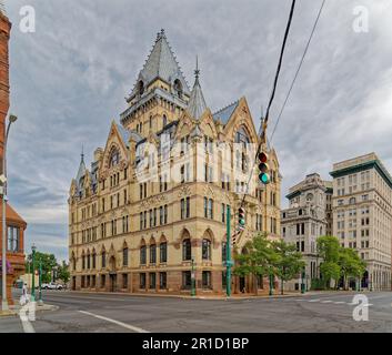 Bank of America occupe maintenant le bâtiment en grès de la Syracuse Savings Bank Building à Clinton Square, ancien chemin du canal Érié. Banque D'Images