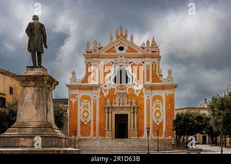 L'église de San Domenico est située sur la place centrale de Tricase et est annexée à un couvent dominicain - Puglia, Italie Banque D'Images