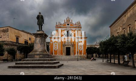 L'église de San Domenico est située sur la place centrale de Tricase et est annexée à un couvent dominicain - Puglia, Italie Banque D'Images