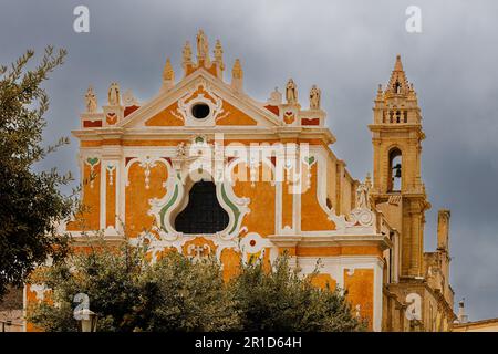 L'église de San Domenico est située sur la place centrale de Tricase et est annexée à un couvent dominicain - Puglia, Italie Banque D'Images