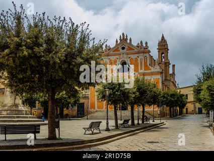 L'église de San Domenico est située sur la place centrale de Tricase et est annexée à un couvent dominicain - Puglia, Italie Banque D'Images