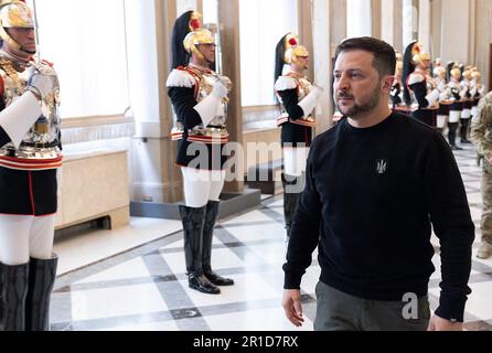 Rome, Italie. 13th mai 2023. Rome - le Président de l'Ukraine, Volodymyr Zelensky, quitte le Palazzo del Quirinale à la fin de la rencontre avec le Président italien Sergio Mattarella, aujourd'hui 13 mai 2023. Photo Giandotti - Bureau de presse /Spaziani crédit: dpa/Alay Live News Banque D'Images