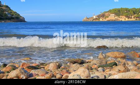 La photo montre la côte de l'île de Palma de Majorque près de la ville de Porto Cristo. La photo a été prise à l'automne. Banque D'Images