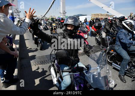 Moscou, Russie. 13th mai 2023. Les motocyclistes participent à un défilé de motos à Moscou, Russie, 13 mai 2023. Le défilé a marqué l'ouverture officielle de la saison de la moto à Moscou. Credit: Alexander Zemlianichenko Jr/Xinhua/Alay Live News Banque D'Images