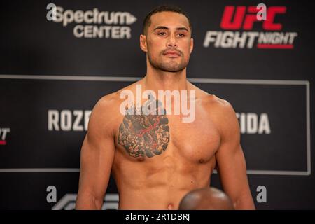 Charlotte, Caroline du Nord, États-Unis. 12th mai 2023. CHARLOTTE, CAROLINE DU NORD - 12 mai: Carlos Ulberg pèse à 204,5lb ans avant son combat à la nuit de combat de l'UFC: Rozenstruik vs Almeida on 12 mai 2023 au Spectrum Center de Charlotte, Caroline du Nord, États-Unis. (Photo de Matt Davies/PxImages) crédit: PX Images/Alamy Live News Banque D'Images