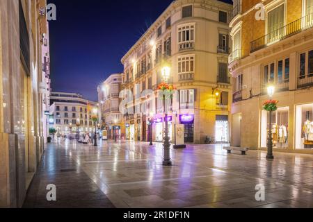 Calle Larios de nuit - célèbre rue piétonne et commerçante - Malaga, Andalousie, Espagne Banque D'Images