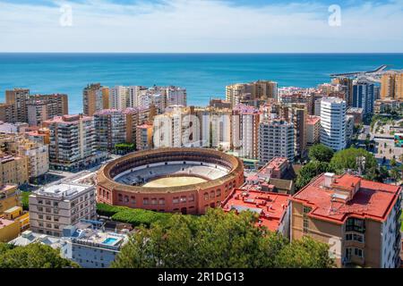 Vue aérienne de Plaza de Toros la Malagueta (arènes) - Malaga, Andalousie, Espagne Banque D'Images