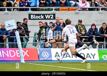 Max Malins de Saracens passe la ligne pour marquer la dernière tentative de Saracens 38-15 lors du Gallagher Premiership Rugby Play Off semi final match entre Saracens et Northampton Saints au stade de Stonex, Londres, Angleterre, le 13 mai 2023. Photo de Phil Hutchinson. Utilisation éditoriale uniquement, licence requise pour une utilisation commerciale. Aucune utilisation dans les Paris, les jeux ou les publications d'un seul club/ligue/joueur. Crédit : UK Sports pics Ltd/Alay Live News Banque D'Images