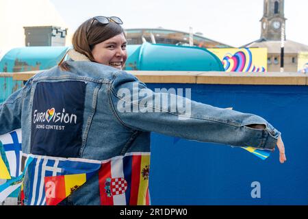 Newcastle upon Tyne, Royaume-Uni. 13 mai 2023. Eurovision 2023 final party commence dans la ville avec un grand écran montrant l'événement. Crédit : Hazel Plater/Alamy Live News Banque D'Images