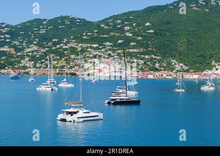 Bateaux dans les Caraïbes à St. Îles Vierges américaines Thomas Banque D'Images