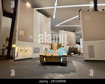 Un char d'époque dans Imperial War Museum North, Manchester, Royaume-Uni Banque D'Images
