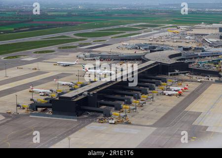 MAI 27 2023 Vienne Autriche. Vue aérienne du terminal de l'avion de stationnement à l'aéroport international de vie Banque D'Images