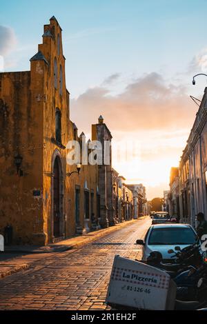 Coucher de soleil dans la vieille ville de Campeche, une ville coloniale espagnole au Mexique Banque D'Images