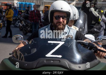 Moscou, Russie. 13th mai 2023. Un participant au Festival de la moto de Moscou marquant l'ouverture d'une nouvelle saison de la moto à Moscou, en Russie Banque D'Images