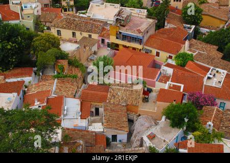 Vue de dessus des maisons avec toit en tuiles orange, architecture typique du climat méditerranéen Banque D'Images