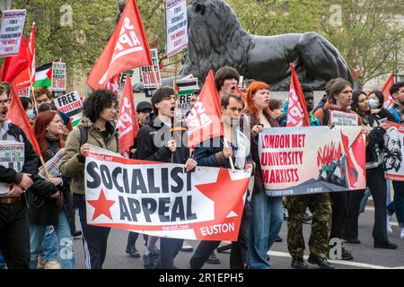 Londres, Royaume-Uni, 13 mai 2023 les partisans palestiniens pro marchent sur Trafalgar Square pour marquer 75 ans depuis la création d'Israël. Credit: JOHNNY ARMSTEAD/Alamy Live News. Banque D'Images