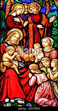 Souffrir les petits enfants, la vie de Jésus-Christ, vitraux, église de Snettisham, Norfolk, Angleterre, ROYAUME-UNI Banque D'Images