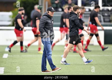 Ealing. Royaume-Uni. 13 mai 2023. Ealing Trailfinders V Jersey Reds RFU Championship Cup final. Club de sport Trailfinders. Ealing. Harvey Bijon (Jersey, directeur du rugby) regarde l'équipe s'échauffer pendant le match de rugby final de la coupe Ealing Trailfinders V Jersey Reds RFU Championship Cup. Banque D'Images