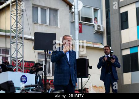 Istanbul, Turquie. 13th mai 2023. Le président turc sortant Recep Tayyip Erdogan a assisté sur scène à un rassemblement électoral à Kizilay Meydani. Crédit : SOPA Images Limited/Alamy Live News Banque D'Images