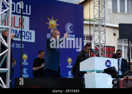 Istanbul, Turquie. 13th mai 2023. Le président turc sortant Recep Tayyip Erdogan a assisté sur scène à un rassemblement électoral à Kizilay Meydani. Crédit : SOPA Images Limited/Alamy Live News Banque D'Images