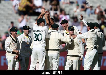 Melbourne, Australie, 27 décembre 2021. MELBOURNE, AUSTRALIE - 27 DÉCEMBRE : l'Australie célèbre le cricket de Zak Crawley, en Angleterre, lors du match d'essai du lendemain de Noël de la série Ashes entre l'Australie et l'Angleterre au Melbourne Cricket Ground sur 27 décembre 2021, à Melbourne, en Australie. (Photo de Dave Hewitt/Speed Media) crédit : Dave Hewitt/Speed Media/Alamy Live News/Alamy Live News Banque D'Images