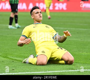 Milan, Italie. 13th mai 2023. Lautaro Martinez du FC Inter célèbre son but lors d'un match de football de série A entre le FC Inter et Sassuolo à Milan, Italie, 13 mai 2023. Crédit: Alberto Lingria/Xinhua/Alay Live News Banque D'Images