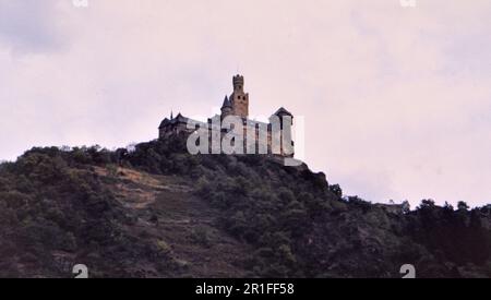 Château de Marksburg, un château au-dessus de la ville de Braubach en Rhénanie-Palatinat, Allemagne ca. 1976 Banque D'Images