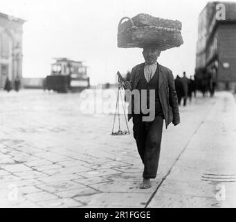 Photo d'archives: Pédler de fruits à Naples Italie ca. 1908-1919 Banque D'Images