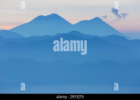 Beaux paysages de volcans au Guatemala, Amérique Centrale Banque D'Images