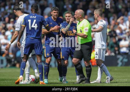 Leeds, Royaume-Uni. 13th mai 2023. Kieran Trippier #2 de Newcastle United manifestations à l'arbitre Simon Hooper lors du match Premier League Leeds United contre Newcastle United à Elland Road, Leeds, Royaume-Uni, 13th mai 2023 (photo de James Heaton/News Images) à Leeds, Royaume-Uni le 5/13/2023. (Photo de James Heaton/News Images/Sipa USA) crédit: SIPA USA/Alay Live News Banque D'Images