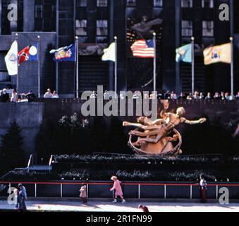 Patinoire du Rockefeller Center à New York. fin 1960s Banque D'Images