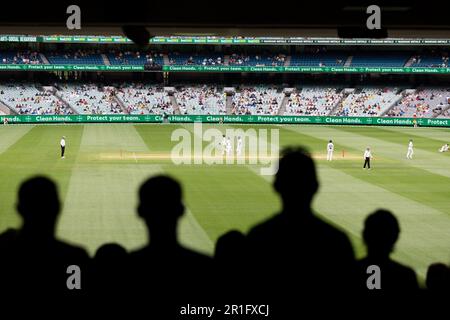 Melbourne, Australie, 27 décembre 2020. Les fans regardent jouer pendant le deuxième jour du deuxième match de cricket Vodafone Test entre l'Australie et l'Inde au Melbourne Cricket Ground, à 27 décembre 2020, à Melbourne, en Australie. Crédit : Dave Hewitt/Dave Hewitt Banque D'Images