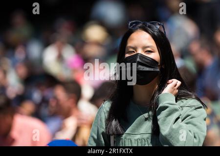 Melbourne, Australie, 29 décembre 2020. On voit une femme porter un masque lors du quatrième jour du deuxième match de cricket organisé par Vodafone Test entre l'Australie et l'Inde au Melbourne Cricket Ground, à 29 décembre 2020, à Melbourne, en Australie. Crédit : Dave Hewitt/Dave Hewitt Banque D'Images