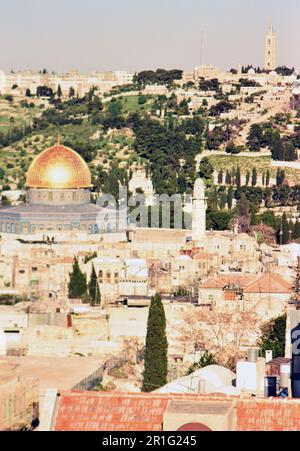 Israël: La vieille ville de Jérusalem; dôme d'or de la mosquée Rock. Photo de Joan Iaconetti ca. 1995 Banque D'Images