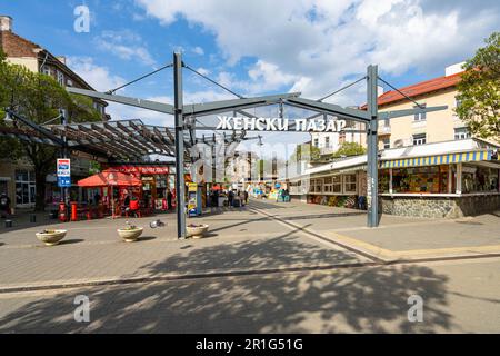 Sofia, Bulgarie. Mai 2023. Vue panoramique sur le marché des femmes en plein air dans le centre-ville Banque D'Images