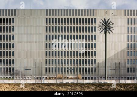 Bâtiment du Federal Intelligence Service BND, vue extérieure, mât d'antenne en forme de palmier, Chausseestrasse, Berlin, Allemagne Banque D'Images