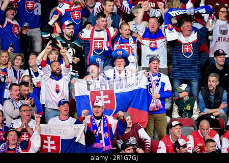 Riga, Lettonie. 13th mai 2023. Les fans slovaques sont vus pendant le Championnat du monde de hockey sur glace de l'IIHF, groupe B match Slovaquie contre Lettonie, sur 13 mai 2023, à Riga, Lettonie. Crédit : David Tanecek/CTK photo/Alay Live News Banque D'Images