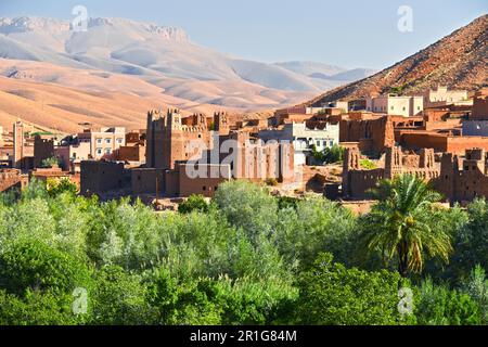 Ancienne architecture berbère près de la ville de Tamellalt dans la région des montagnes de l'Atlas au Maroc Banque D'Images