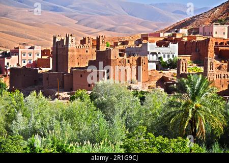 Ancienne architecture berbère près de la ville de Tamellalt dans la région des montagnes de l'Atlas au Maroc Banque D'Images