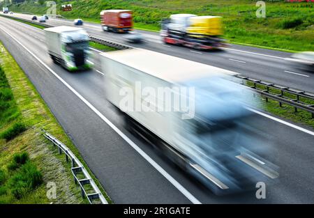 Quatre voies à l'accès à l'autoroute en Pologne Banque D'Images