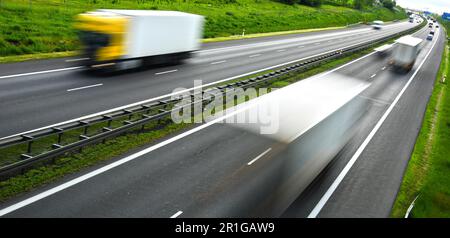 Quatre voies à l'accès à l'autoroute en Pologne Banque D'Images