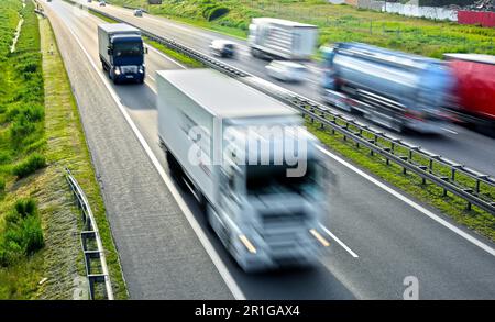 Quatre voies à l'accès à l'autoroute en Pologne Banque D'Images