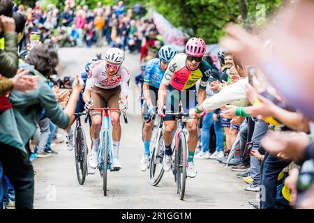 Fossombrone, Italie. 13th mai 2023. Français Aurélien Paret-Peintre de AG2R Citroën et colombien Rigoberto Uran d'EF Education-EasyPost photographié en action pendant la huitième étape de la course de vélo Giro d'Italia 2023, de Terni à Fossombrone (207 km), en Italie, samedi 13 mai 2023. Le Giro 2023 a lieu du 06 au 28 mai 2023. BELGA PHOTO JASPER JACOBS crédit: Belga News Agency/Alay Live News Banque D'Images