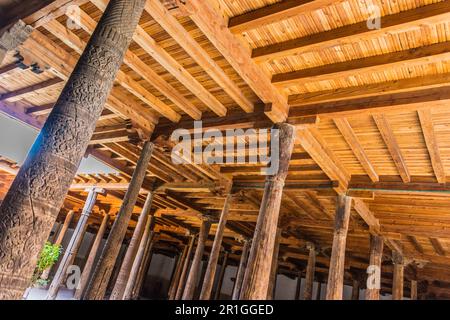 Intérieur de la mosquée Juma située à Itchan Kala, ville intérieure fortifiée de la ville de Khiva, Ouzbékistan. Patrimoine mondial de l'UNESCO Banque D'Images