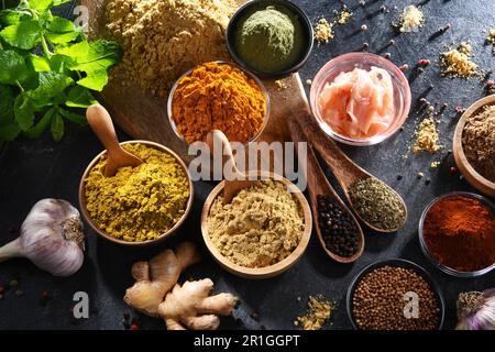 Composition avec assortiment d'épices et d'herbes Banque D'Images
