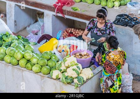 SAMARKAND, OUZBÉKISTAN - 10 MAI 2019 : Siab Bazar dans le centre de Samarkand, Ouzbékistan Banque D'Images