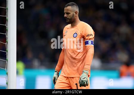 Milan, Italie. 13th mai 2023. Samir Handanovic du FC Internazionale regarde pendant la série Un match entre le FC Internazionale et nous Sassuolo au Stadio Giuseppe Meazza sur 13 mai 2023 à Milan Italie . Credit: Marco Canoniero / Alamy Live News Banque D'Images