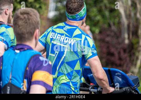 Leeds, Royaume-Uni. 14th mai 2023. Kevin Sinfield en course avec Rob Burrow au marathon de Leeds. Le marathon Run for Rob Run for All a attiré plus de 10 000 coureurs participant en l'honneur du joueur de Leeds Rhinos RUB Burrow qui a été diagnostiqué avec la maladie Motor-Neurone (MND). Crédit : Bradley Taylor Banque D'Images